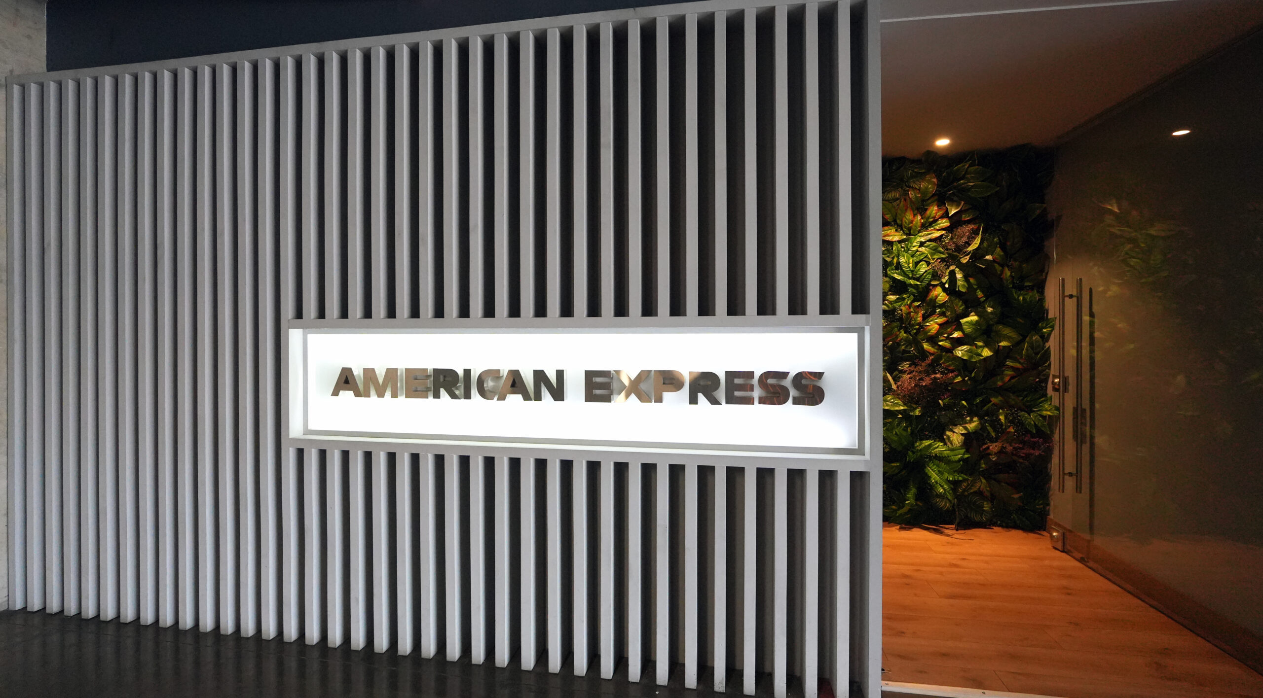 American Express Lounge Bar 11