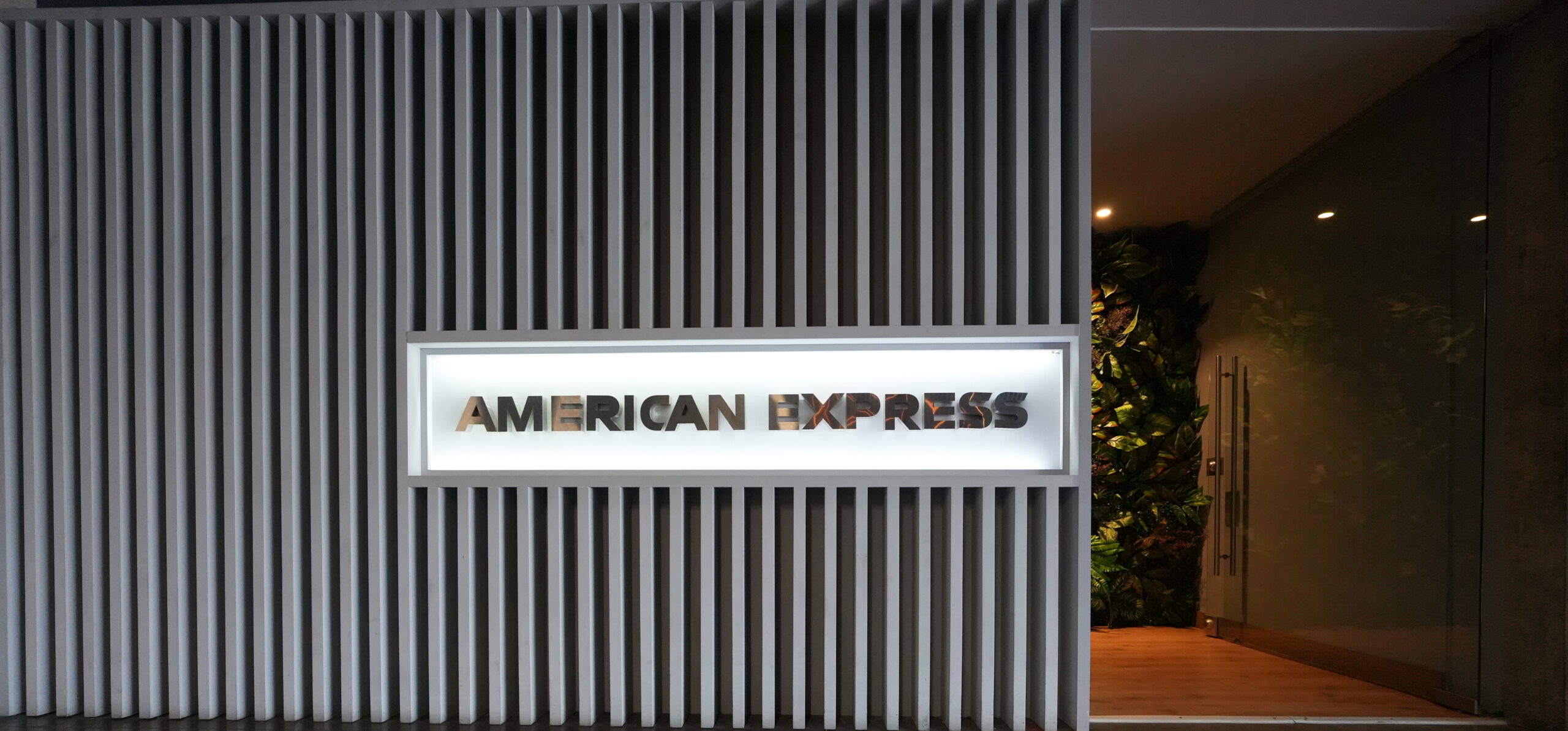 American Express Lounge Bar 13
