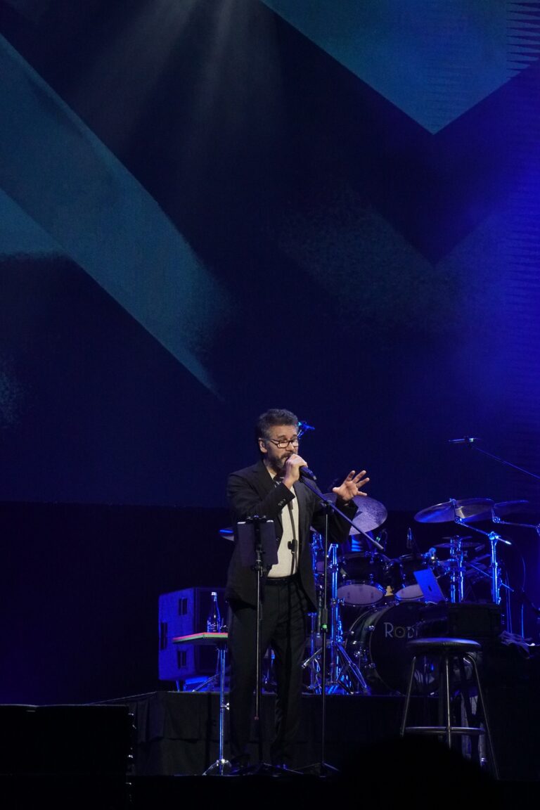 JESÚS ADRIAN ROMERO 11