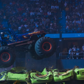 MONSTER TRUCK 37