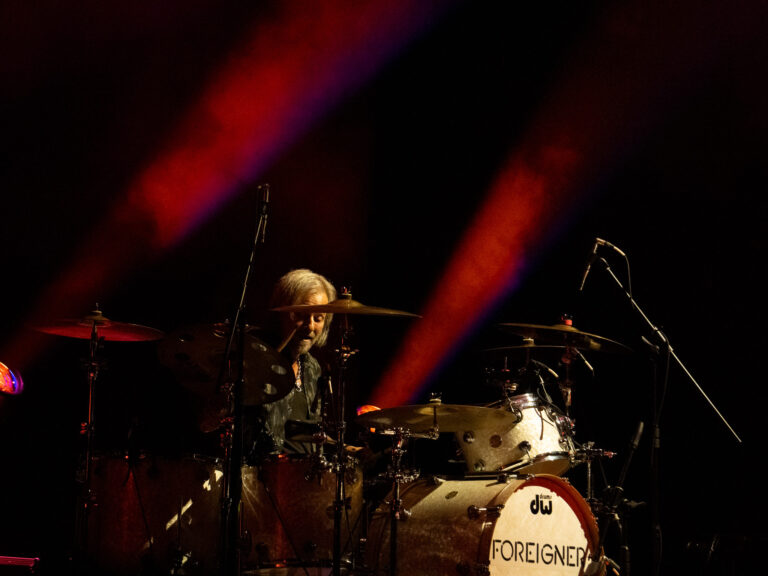 FOREIGNER 23