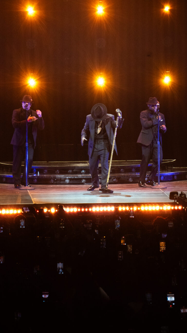 RAUW ALEJANDRO – COSA NUESTRA WORLD TOUR 53