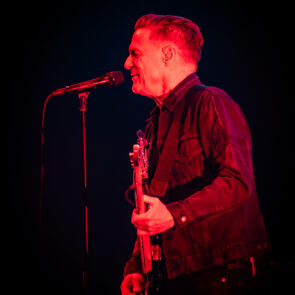 BRYAN ADAMS 1