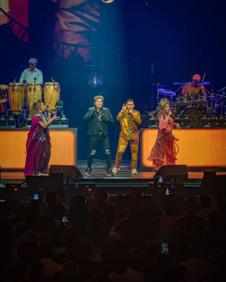 Carlos Vives 28